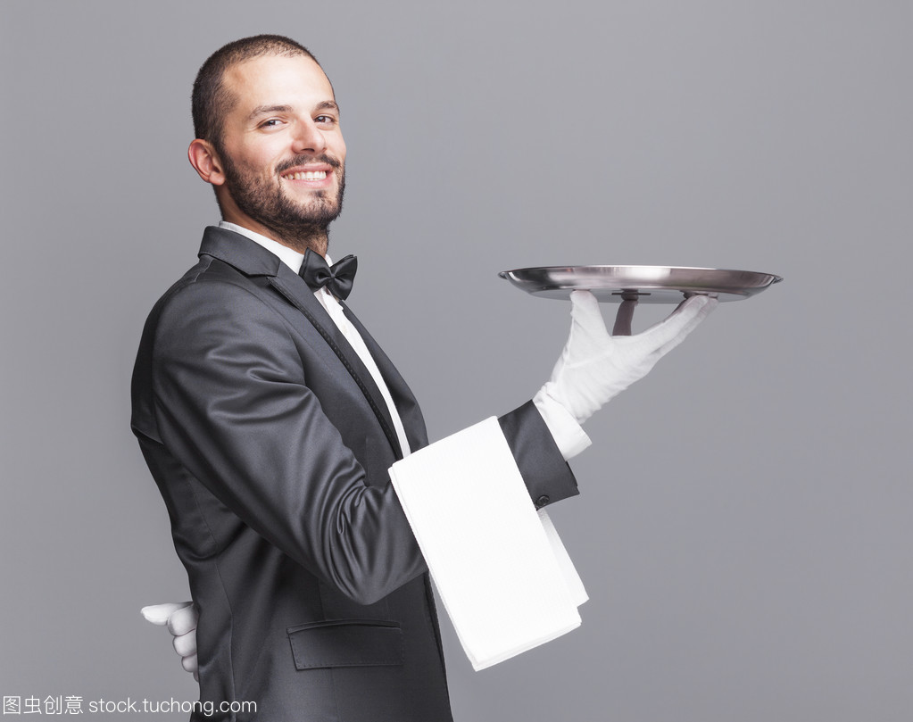 微笑服務 餐飲業(yè)的手持銀托盤之美